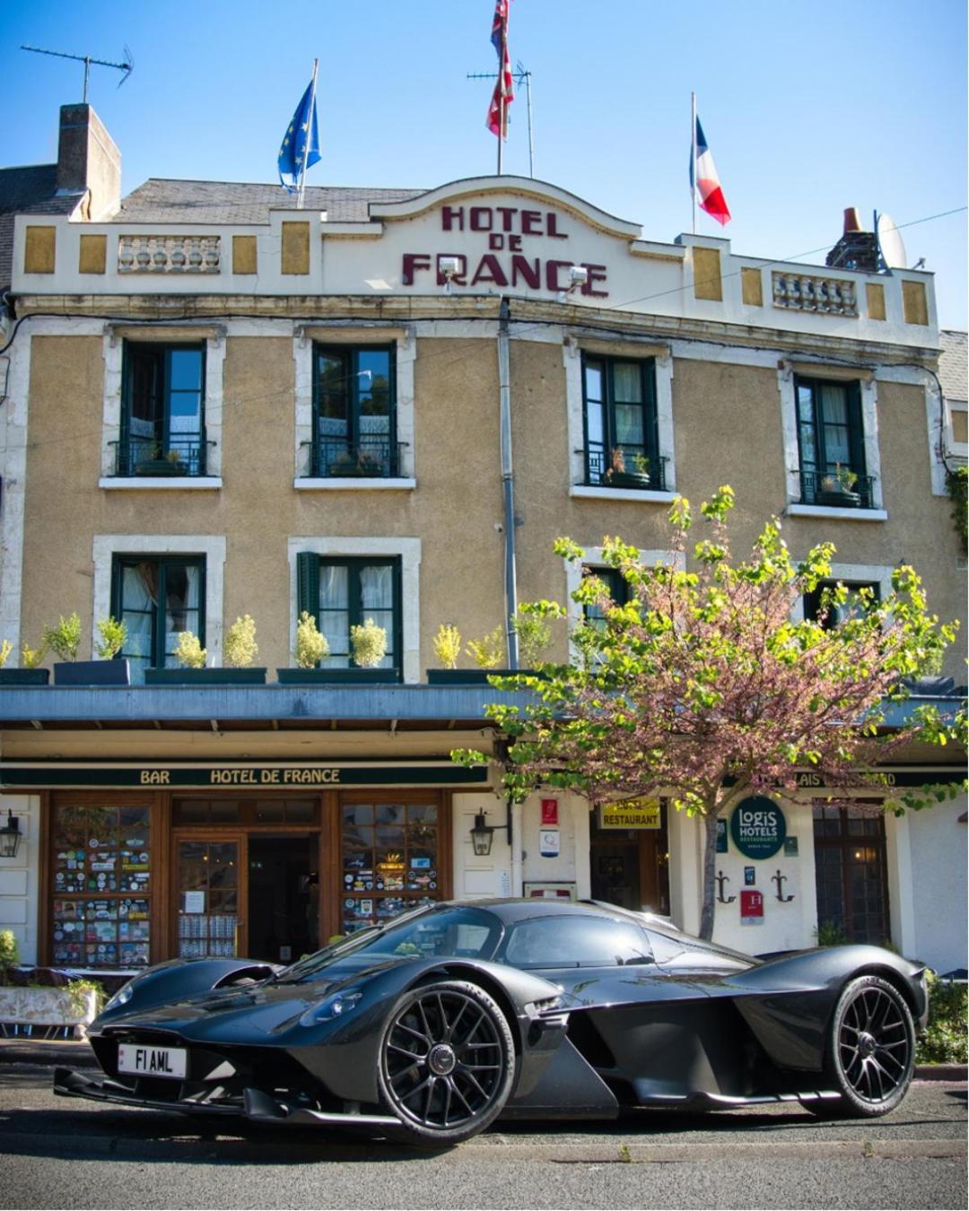 Logis Hotel De France La Chartre-sur-le-Loir Exterior photo